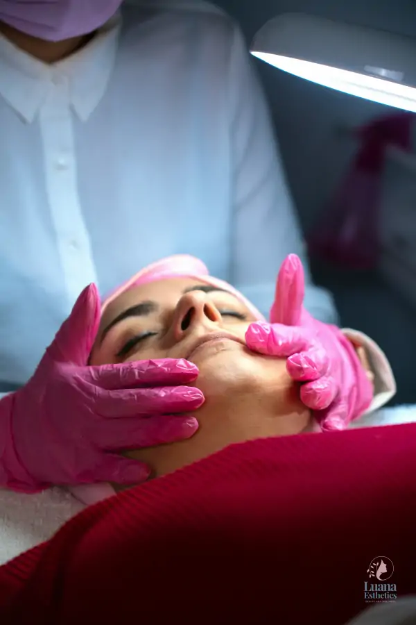 Facial cleaning for woman - Luana Esthetic - Beauty And Wellness